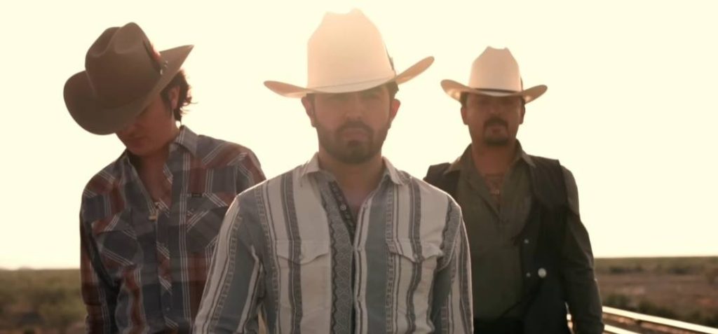 Joss Favela, Los Dos Carnales – La Opinión (Official Video)